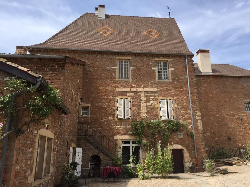 Bed and Breakfast Le Vieux Chateau Leynes Экстерьер фото