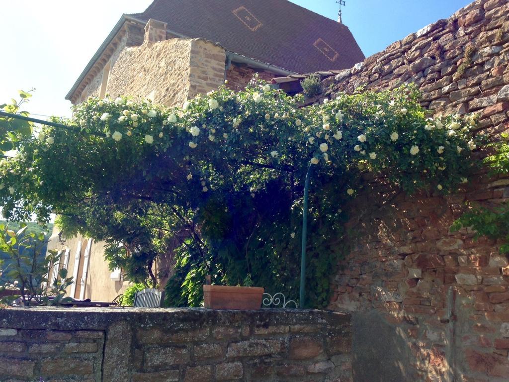 Bed and Breakfast Le Vieux Chateau Leynes Экстерьер фото